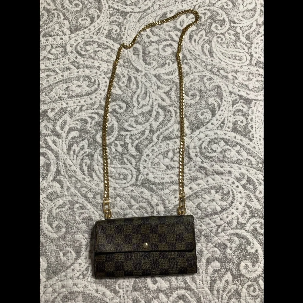 Louis Vuitton Handbag - Picture 2 of 9